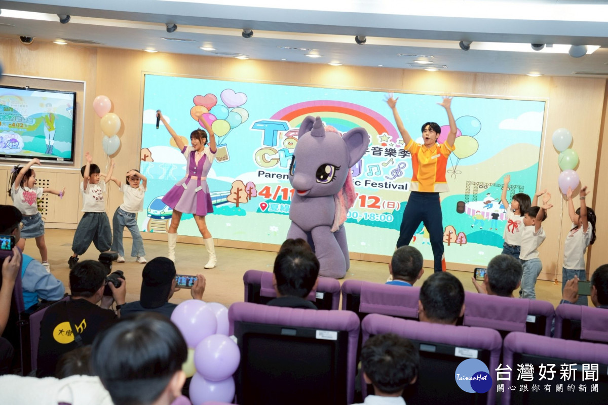 YOYO家族南瓜哥哥、天竺鼠姐姐與幼彩幼兒園小朋友熱情開場