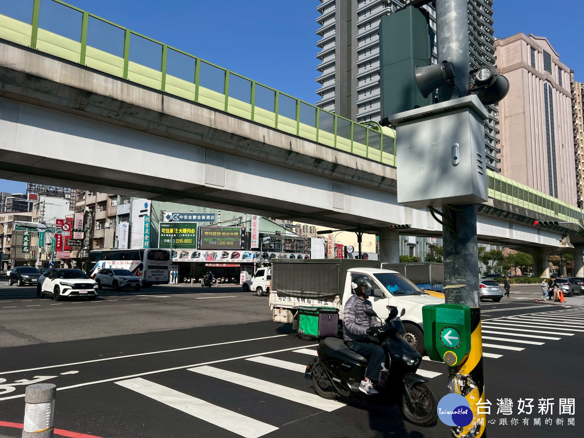 結合手機APP與藍牙自動感應　中市推74處視覺功能障礙語音號誌