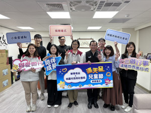 聯華食品捐贈300箱滿天星餅乾，由桃園市政府社會局代表受贈。