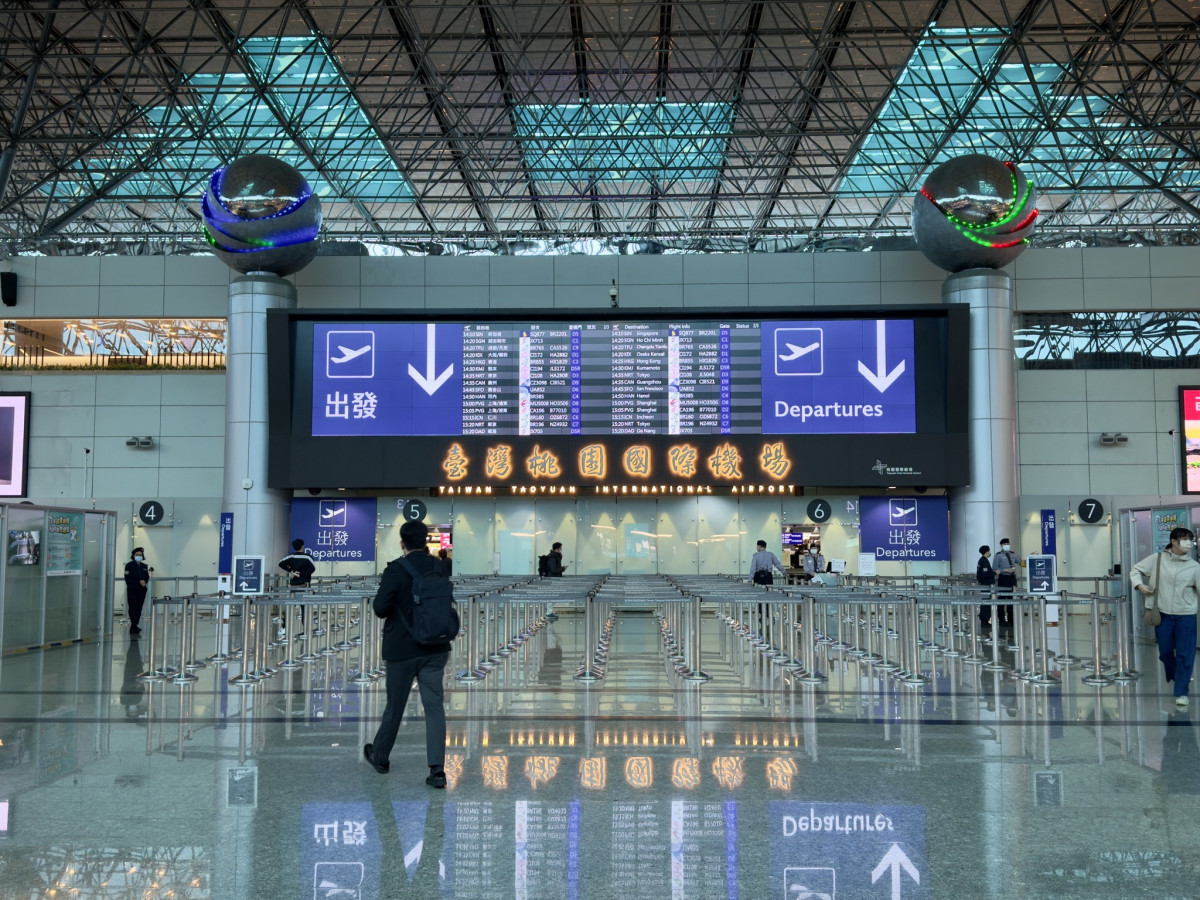 旅客注意！　民航局：4/8起搭機限帶2個行動電源