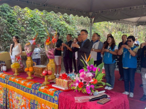 開工祈福典禮團拜。（日管處提供）