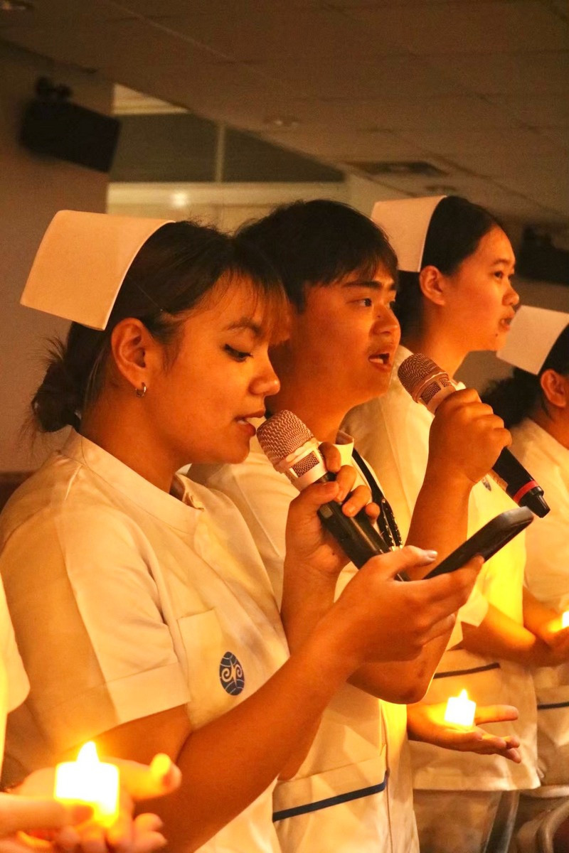 暨大護理學系與高齡長照學程原民專班學生的加冠儀式。（暨大提供） 