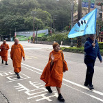 福智傳心委員陪同國際僧侶於台灣進行「為世界和平而走」行動