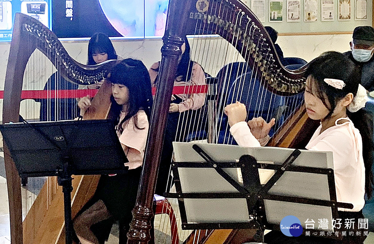 學生於兒童節期間走入醫院演出，以音樂關懷他人，體會藝術服務社會的價值
