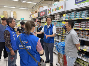 雲林縣政府聯合雲林地檢署，會同雲林縣調查站、警察局刑警大隊，前往斗六及虎尾地區辦理聯合訪視行動／翻攝照片
