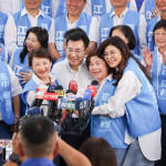 臺中市長盧秀燕（左起）、國民黨臺中市長參選人江啟臣、立委楊瓊瓔、國民黨主席鄭麗文團結迎戰。