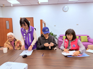 稅務局與國稅局跨機關合作協助長者恢復安老津貼。