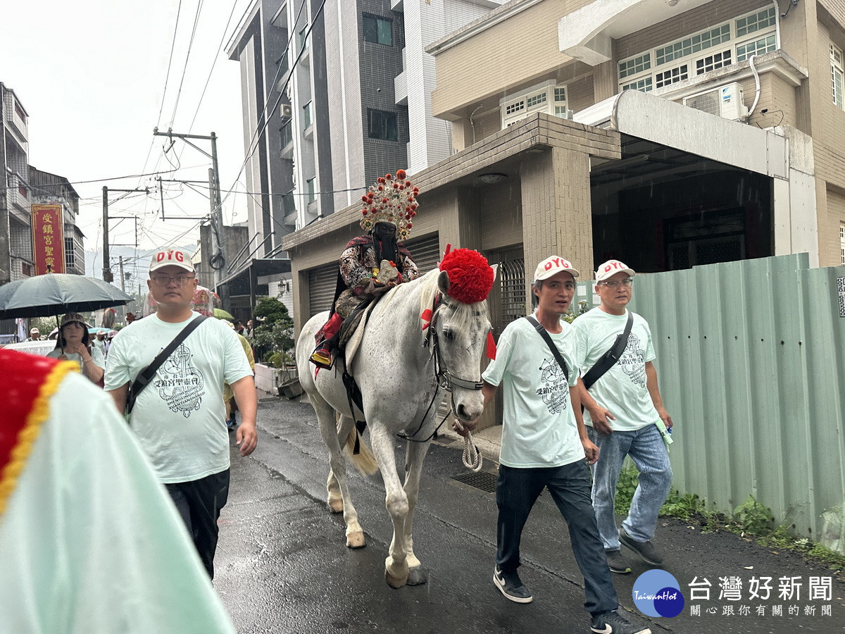 受鎮宮玄天上帝很「神騎」。（記者扶小萍攝）