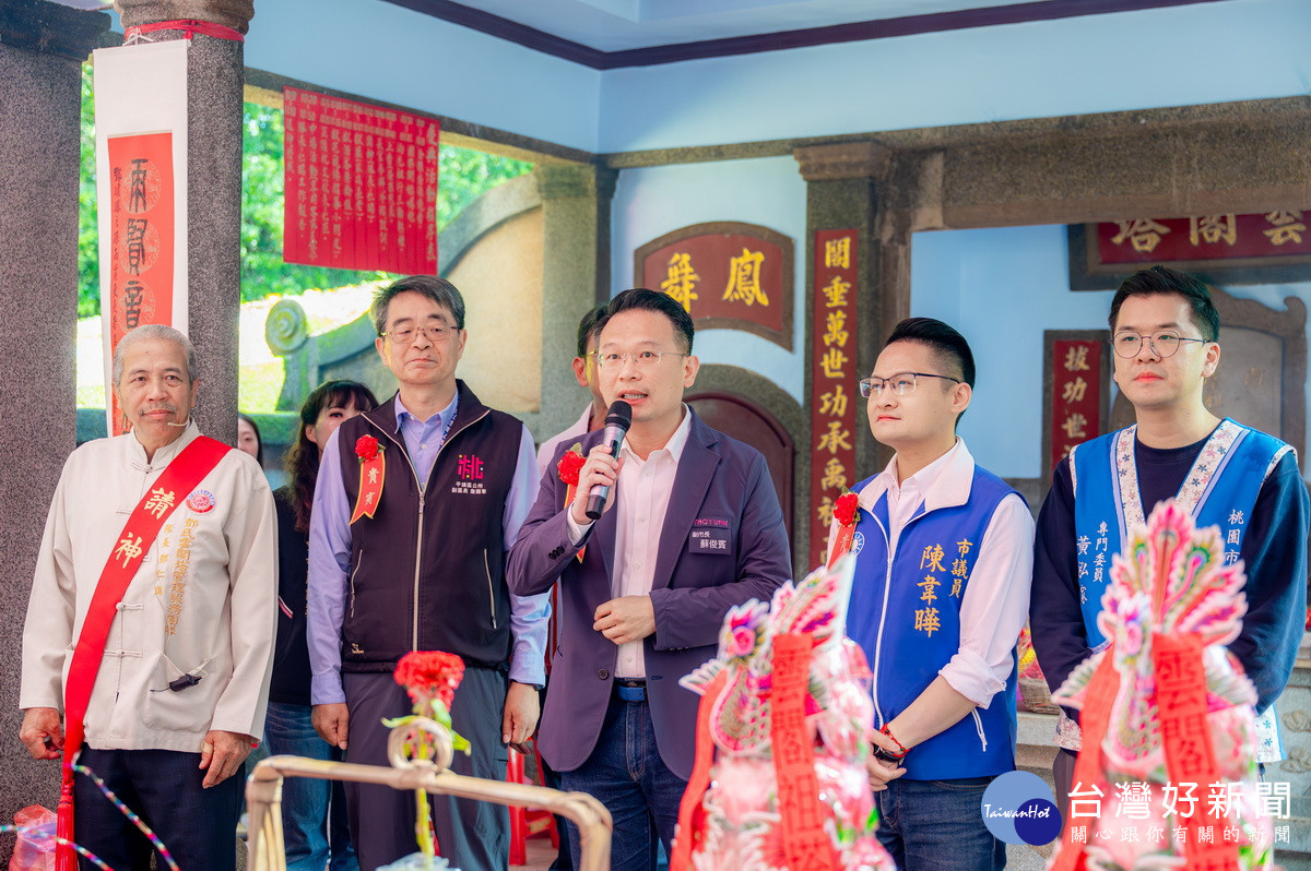 桃園市副市長蘇俊賓於「鄧屋雲閣塔建塔70周年」慶典中致詞。