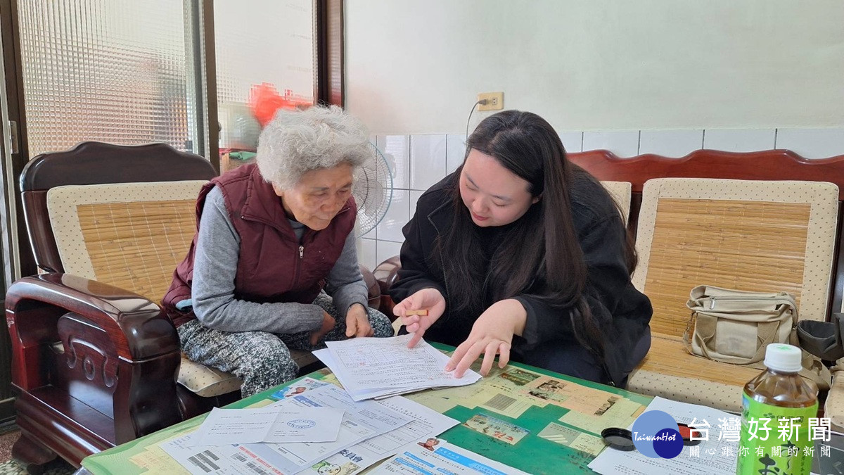 榮民遺孀行動不便往返不易   榮服處協助身障遺眷辦理權益申請。（圖／榮服處提供)