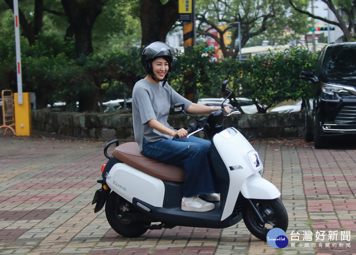 電動機車有輕型適合女性朋友乘騎。（記者扶小萍攝）