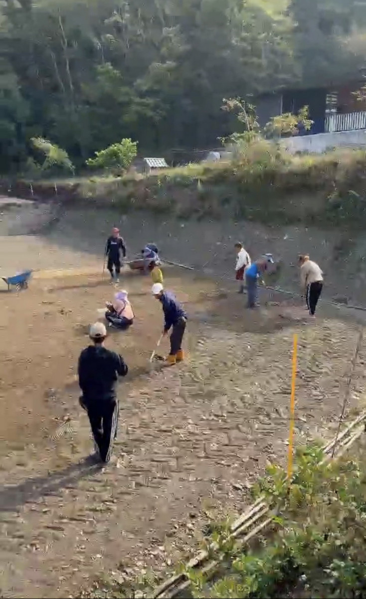 仁愛原鄉曲冰部落　自主整出小型足球場供子弟兵操練