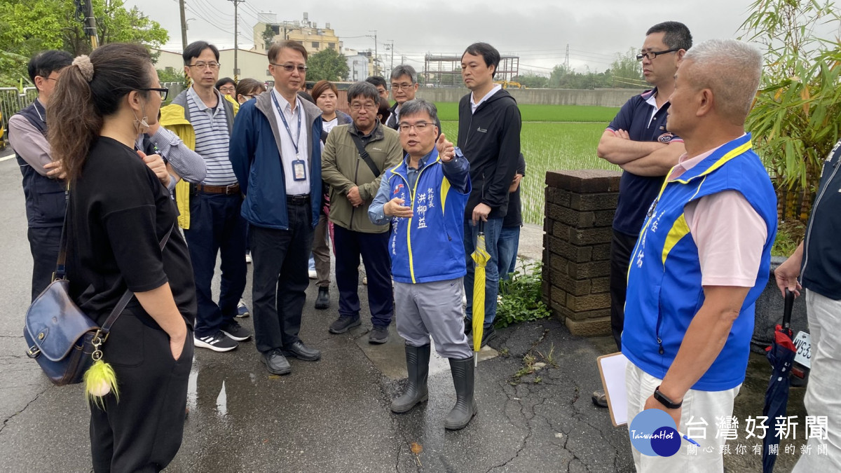 楊瓊瓔國會辦公室邀集中央與地方單位現勘浮圳淹水問題。