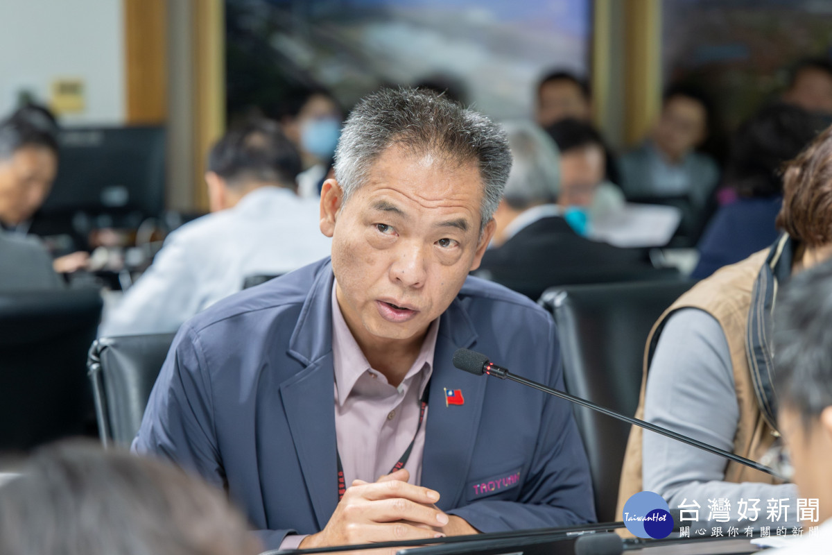 消防局長龔永信針對簡報進行說明。<br />
<br />
