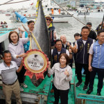 屏東第一鮪拍賣總價201萬4000元　為黑鮪魚季揭開序幕