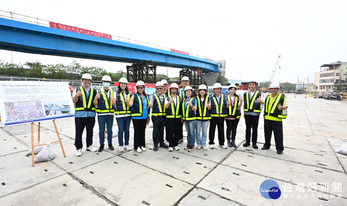 飛天鑽地打通北彰化路網，王惠美視察大埔截水溝堤岸道路拓寬工程115年9月底首段通車。圖／彰化縣政府提供