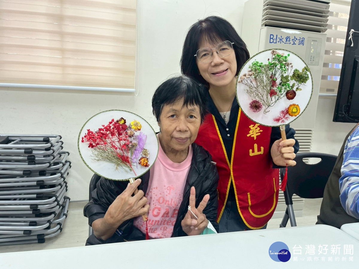 華山蘆竹站15週年感恩茶會 孤老團扇傳情謝義工