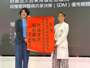 台東馬偕乳癌團隊獲優秀團體獎　饒慶鈴親頒獎肯定醫病共享成果