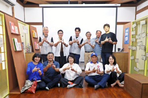 嘉義市長黃敏惠今（9）日攜手出身嘉義的棒球名將曾智偵、嘉義基層棒球教育重要推手李文傳教練，以及統一獅現役球員陳重羽一同為嘉義棒球文學特展揭開序幕／市府提供