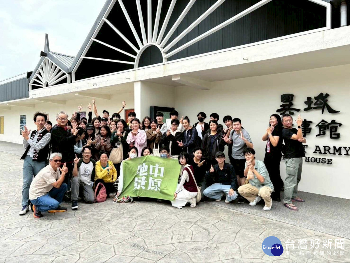 劉為光老師帶領中原地景建築系師生實地踏查龍岡，實踐學用合一精神。