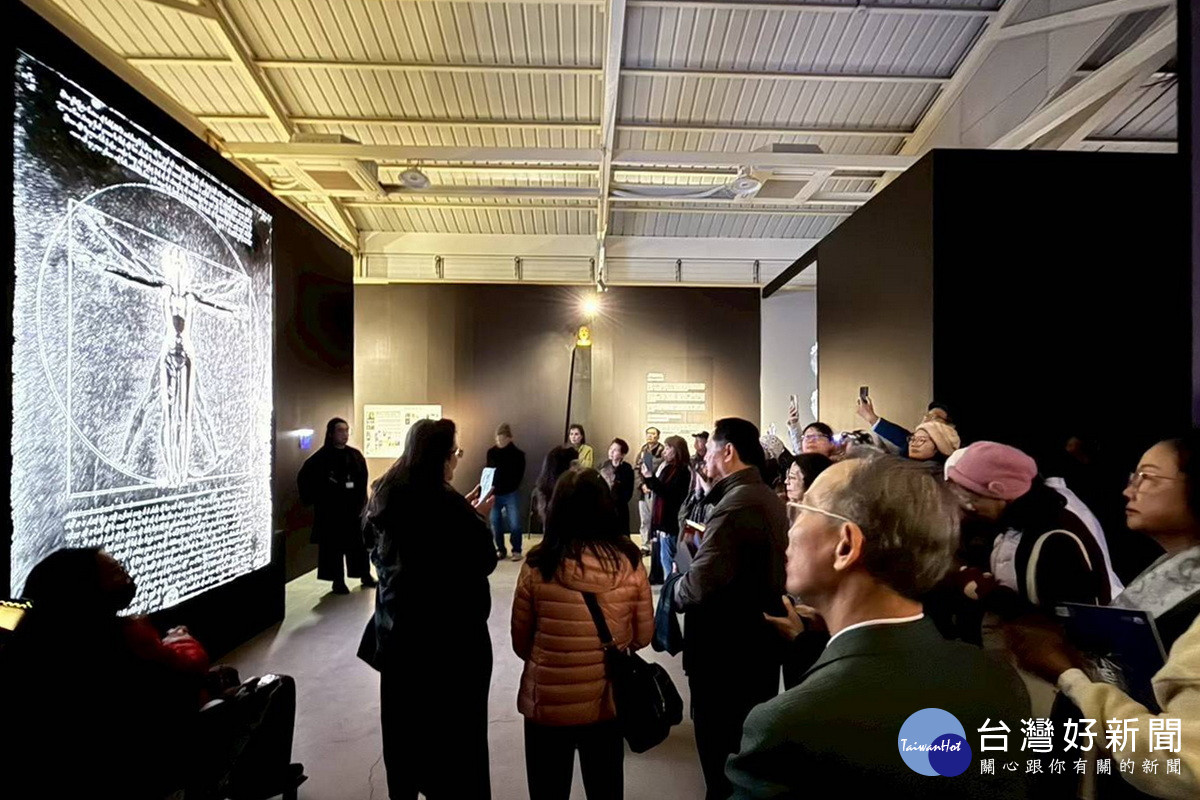 【夏娃克隆系列:林珮淳的AI伊甸園】林珮淳個展 觀展人潮。