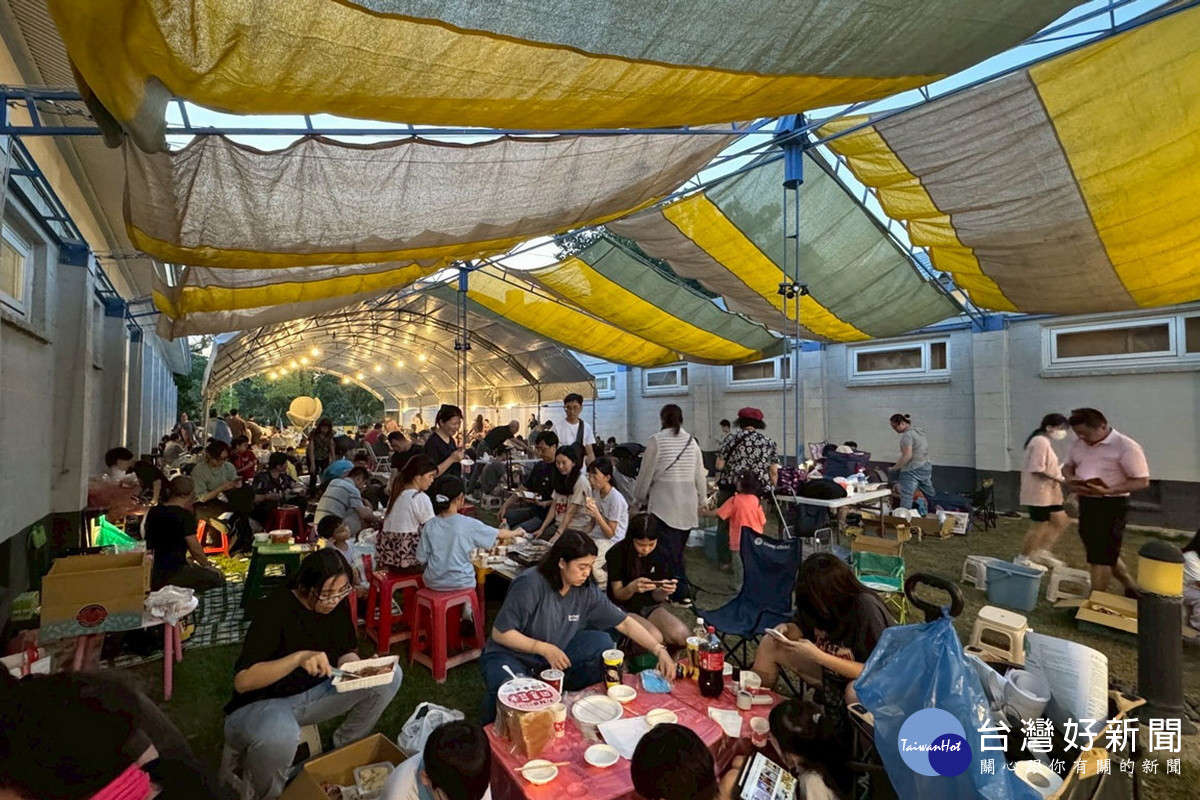 中原文創園區 中秋節慶活動參與人潮。<br />
<br />