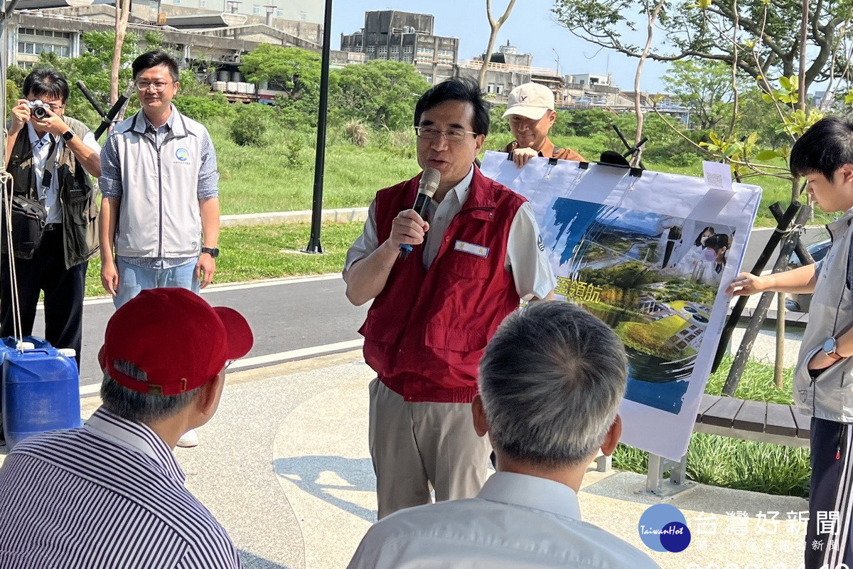 經濟部水利署署長林元鵬視察「老街溪右岸芝和橋至領航南橋護岸新建工程」時致詞。<br />
