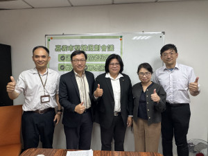 立法委員王美惠日前邀請國土管理署署長蔡長展會談，就嘉義市城市規劃、城鎮風貌、老宅延壽及排水系統等建設進行檢討／王美惠服務處提供