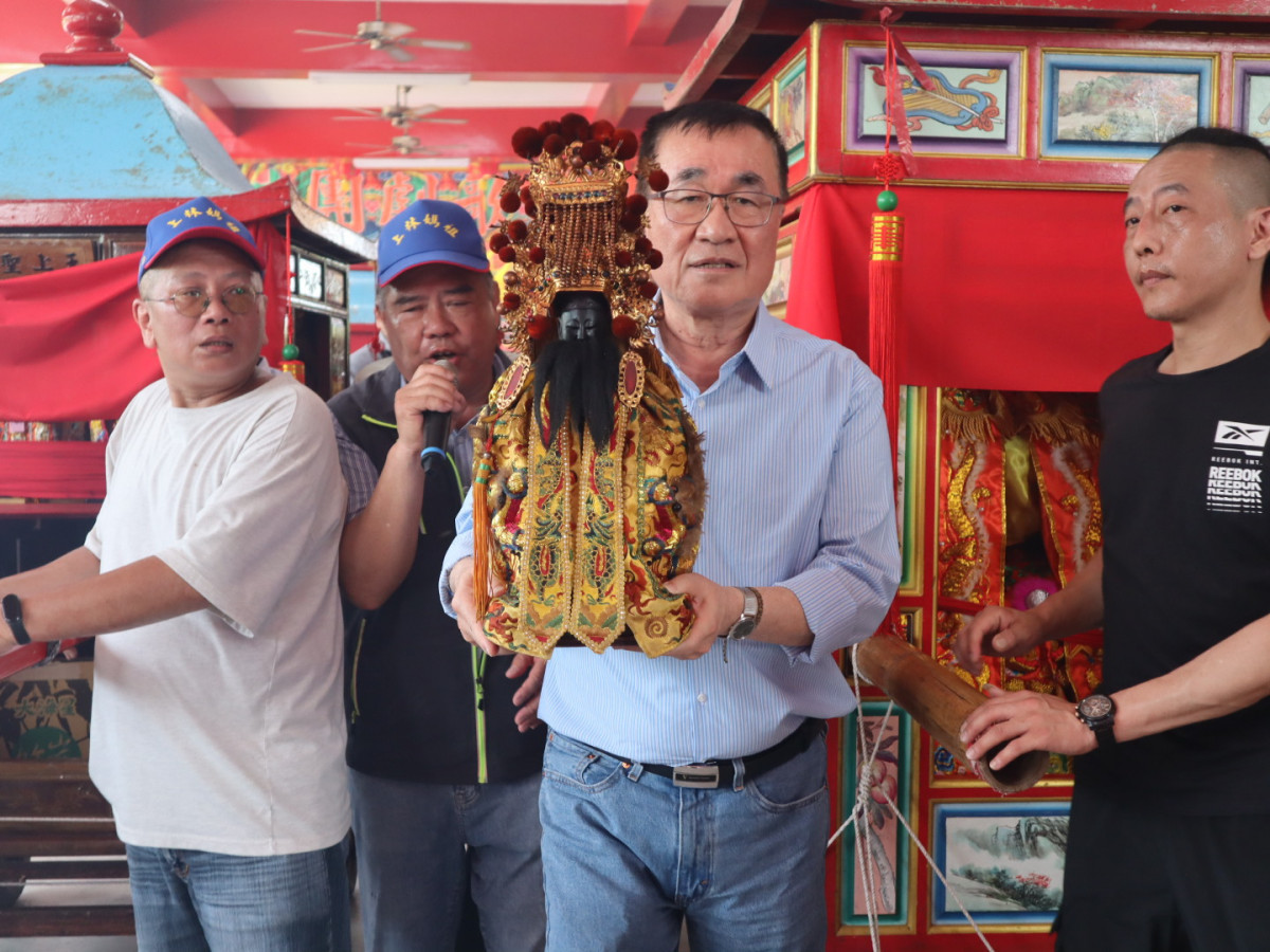 參拜瑞芳、貢寮與雙溪媽祖遶境　李四川承諾：當選後推動水金九「未竟之業」解決停車痛點