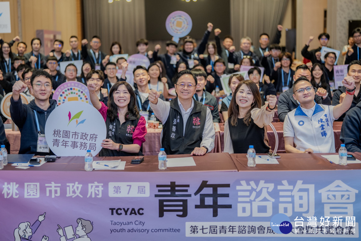 張市長與貴賓合影。