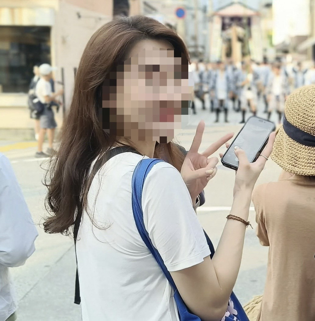 女生抱持典型「惜售」心態,怕賠錢而死抱現金(單身),結果資產在通膨中枯竭(高齡壓力)。