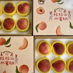 桃園拉拉山「媽媽桃」產季正式啟動，透過多元管道行銷，全力幫助農民開拓銷售成績。