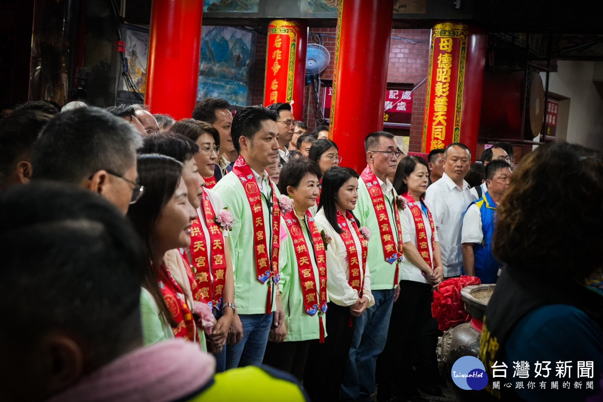 登轎儀式各方代表共同參與