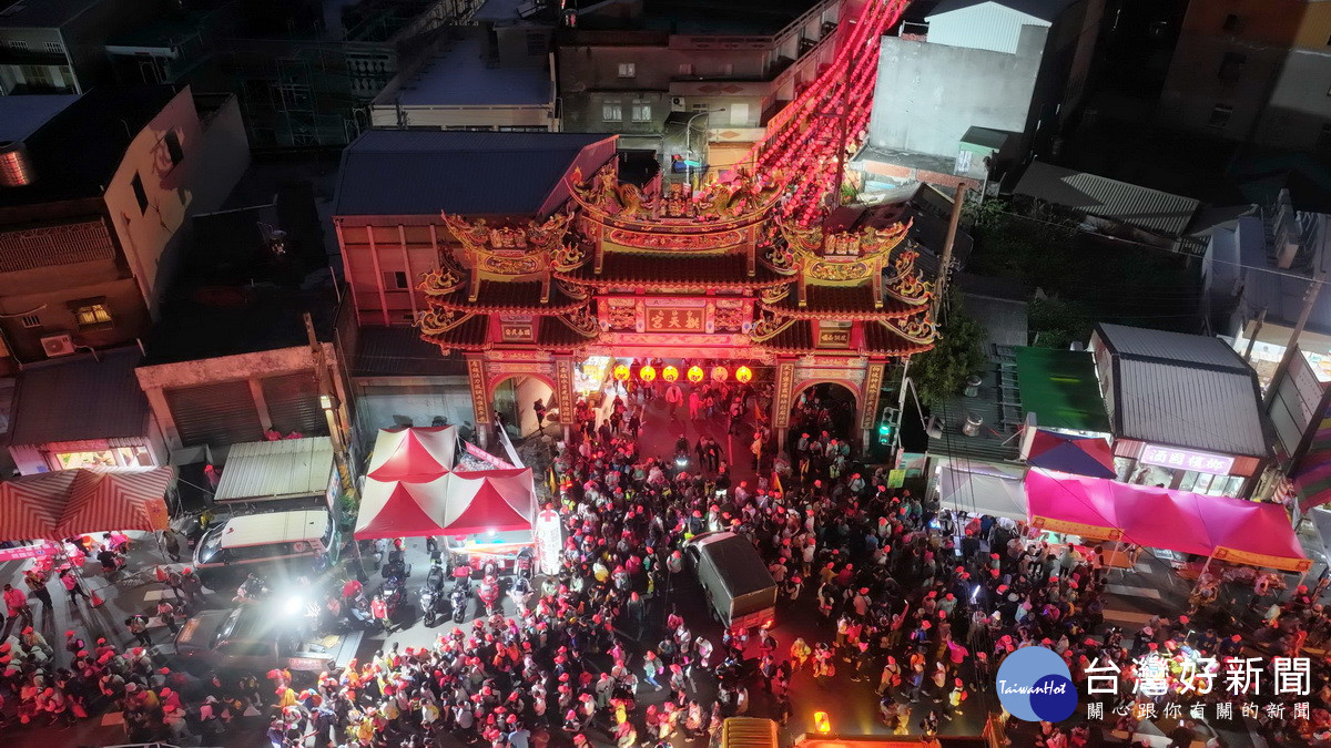 白沙屯媽起駕萬頭攢動。（縣府提供）