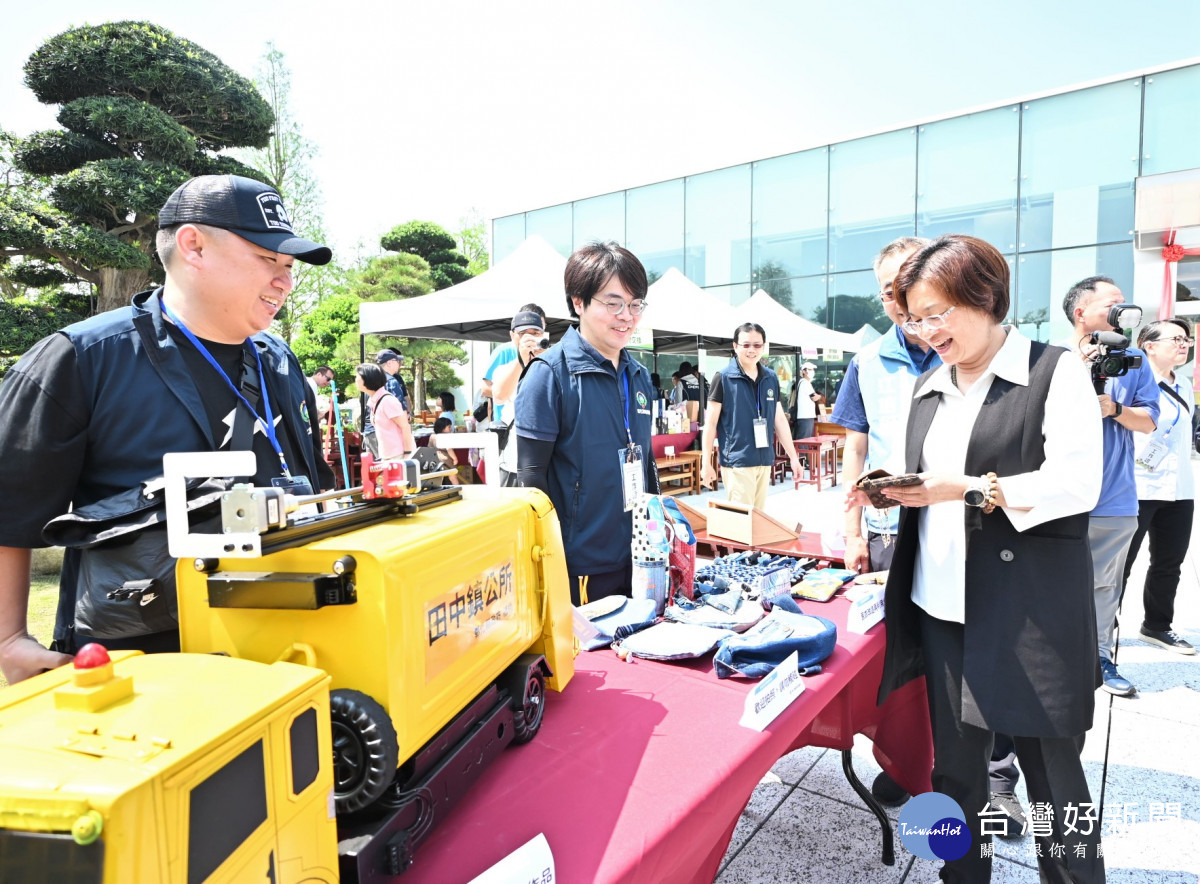 彰化淨零嘉年華湧千人,王惠美宣布116年機車定檢全面e化。圖/彰化縣政府提供