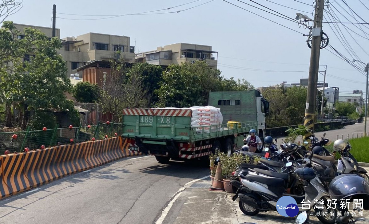 護岸老舊撐不住！潭子瓶頸巷道拓寬工程急停工　懸臂改箱涵拚11月復工