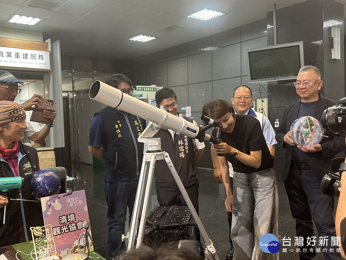 清境觀光協會等自7月到12月都有觀星追曙光等活動。（記者扶小萍攝）