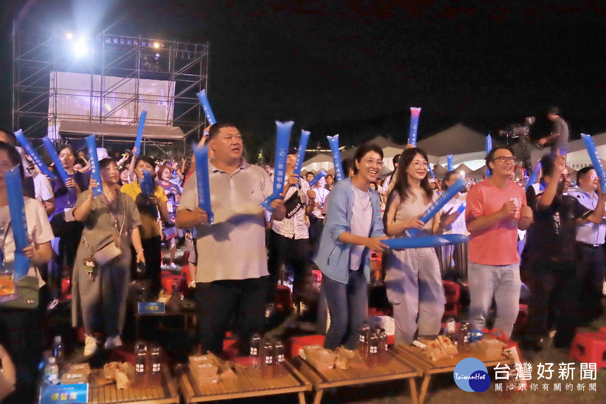 演唱會立委縣長議員都出席盛況空前。（記者扶小萍資料照）
