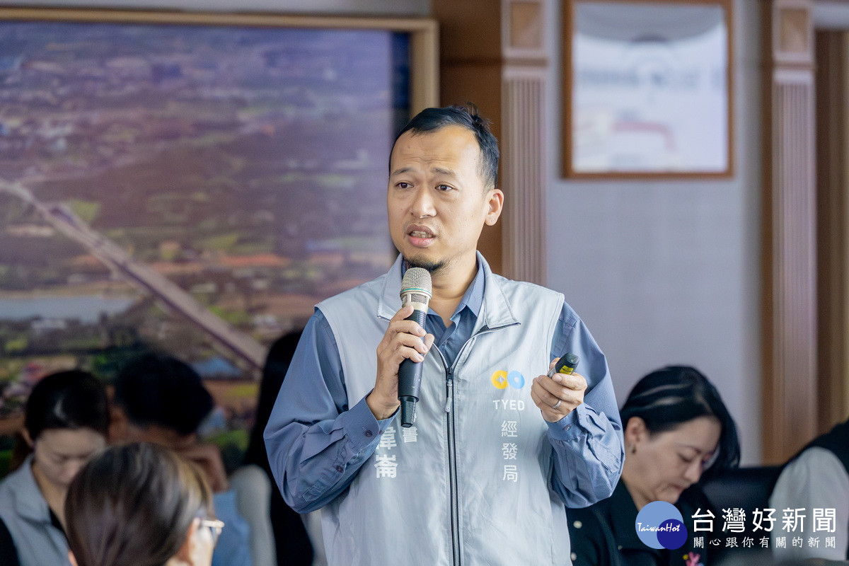 經發局主秘簡偉崙進行專題報告。<br />