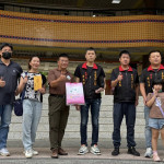 玄尚會行善團成立10年，在執行長游凱鴻（左四）帶領下捐款千餘萬助弱逾千件／圖取自玄尚會行善團