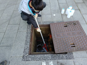 環保局辦理列管業者稽查採樣。