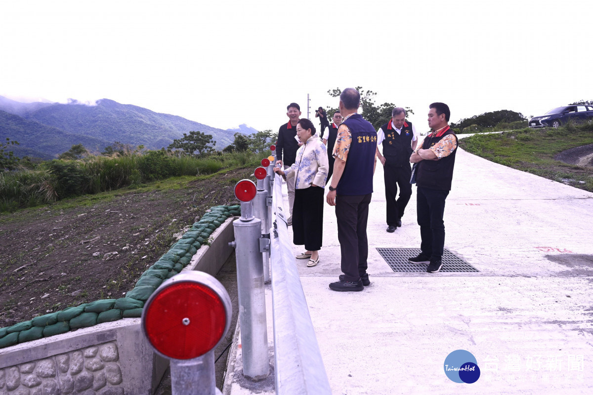 富里鄉六十石山產業道路1.5億工程全數完工　徐榛蔚親自關心施工品質