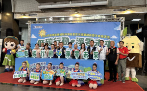 環保局宣布低碳新措施，歡迎寺廟民眾共響應。（記者扶小萍攝）