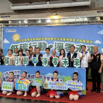 環保局宣布低碳新措施，歡迎寺廟民眾共響應。（記者扶小萍攝）