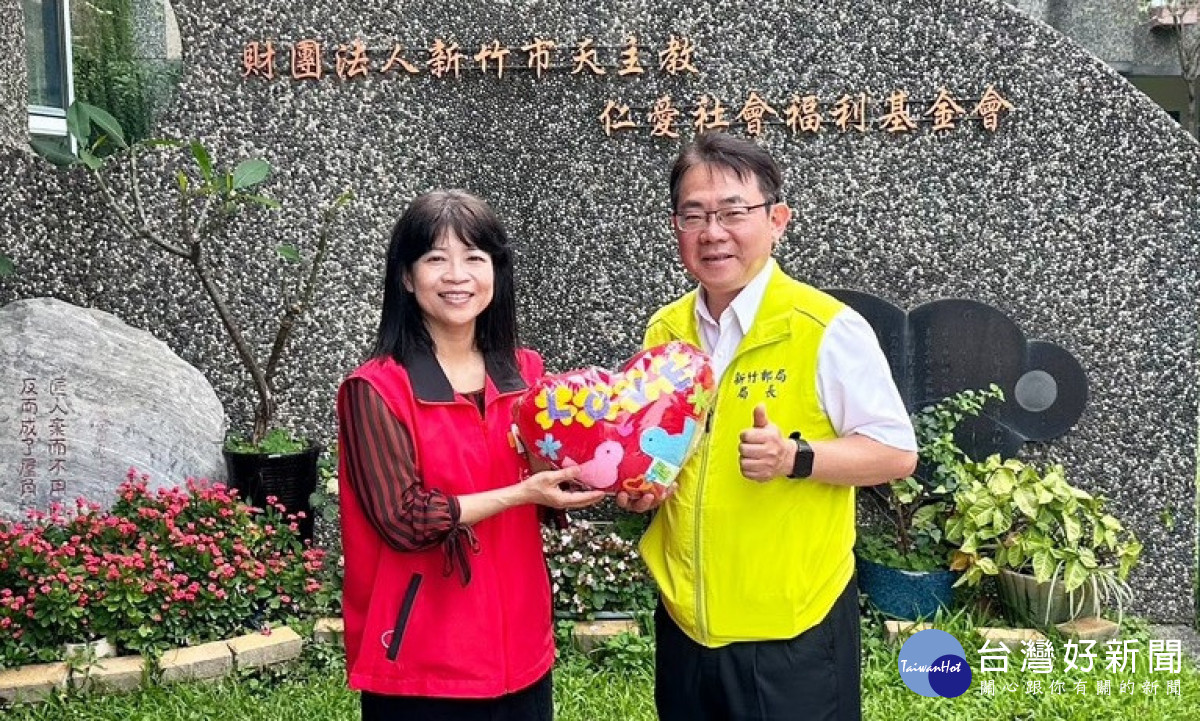 仁愛社會福利基金會致贈感謝狀予新竹郵局。