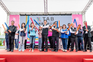 桃園市長張善政出席「『TAB新桃園幹線』公車服務提升記者會」與貴賓合影。