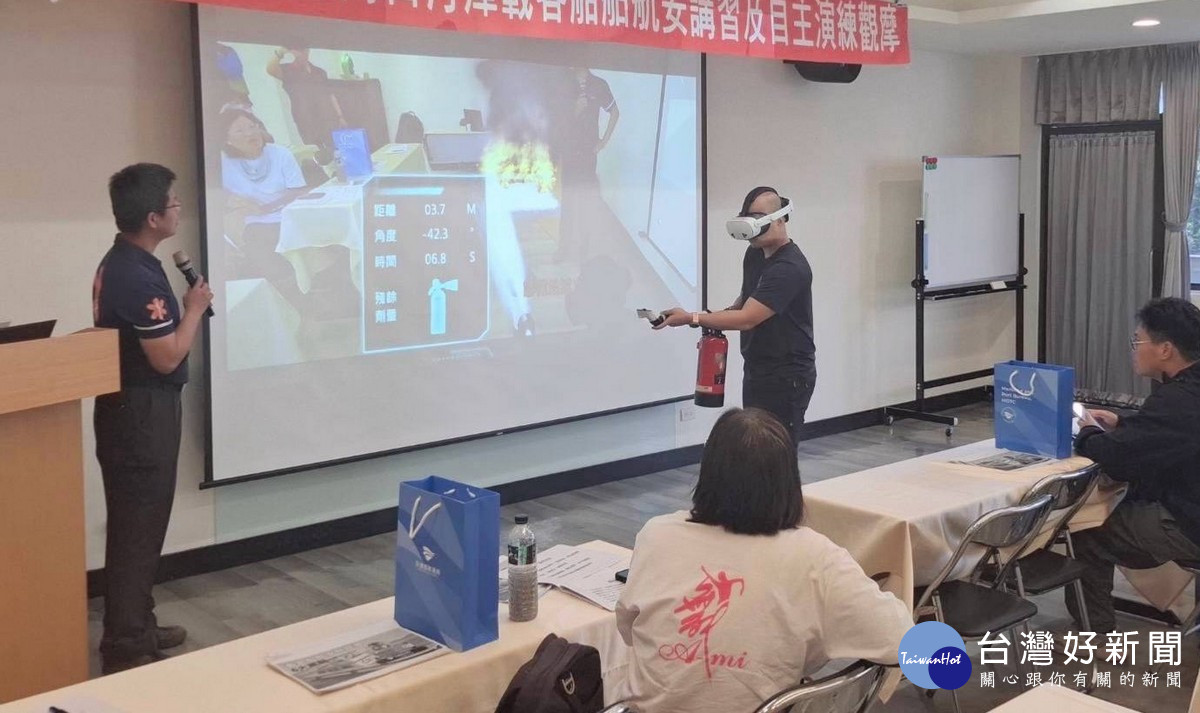 透過VR模擬情境與實地操作演練。（縣府提供）