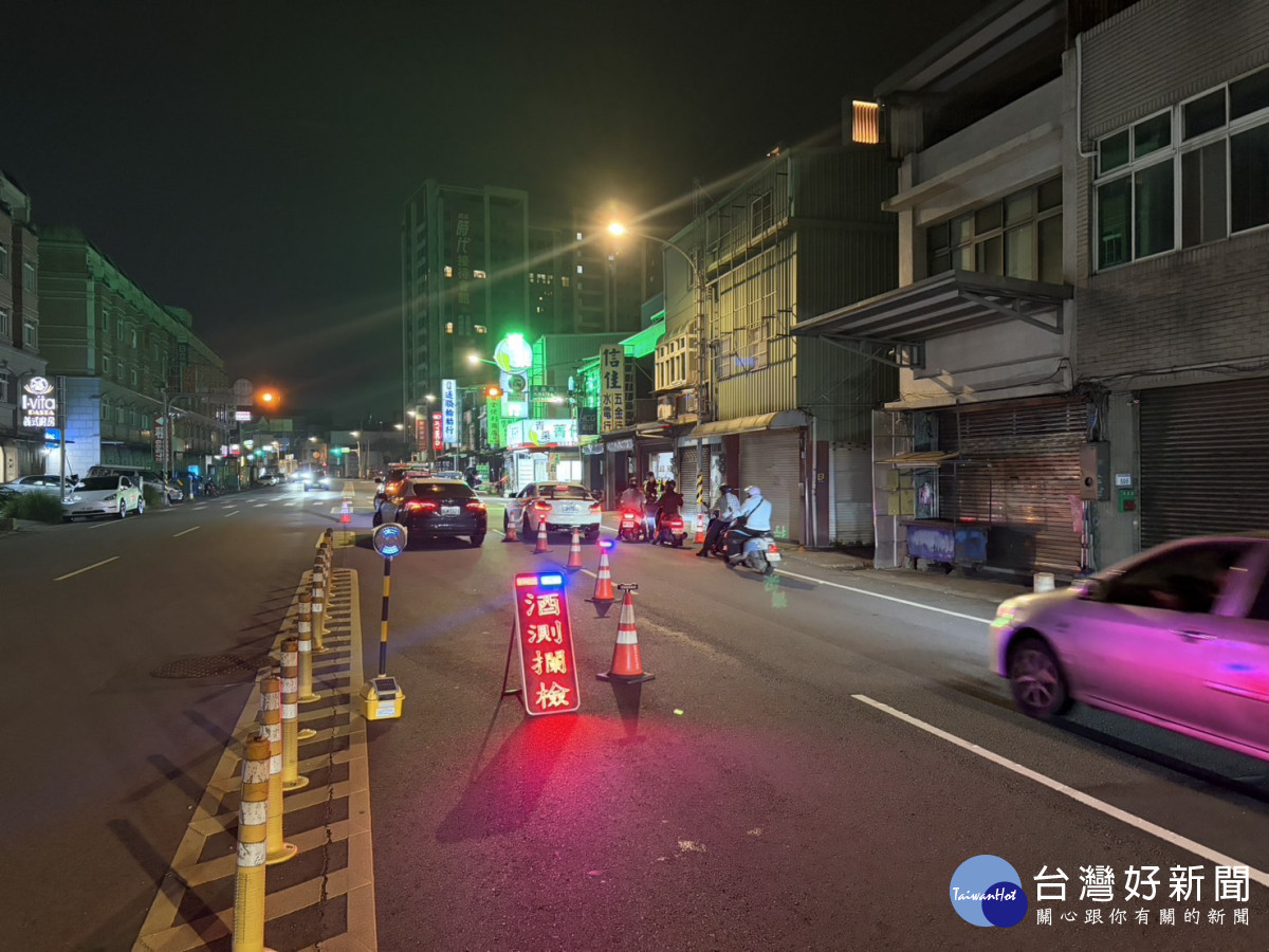 楊梅分局執行「雷霆除暴專案行動」，針對轄區內易滋生犯罪的地點進行臨檢威力掃蕩。