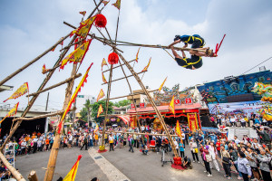傳承超過200年的嘉義市鞦韆節今天在嘉義市光路里武當山玄天上帝廟廟埕熱鬧登場／嘉義市府提供