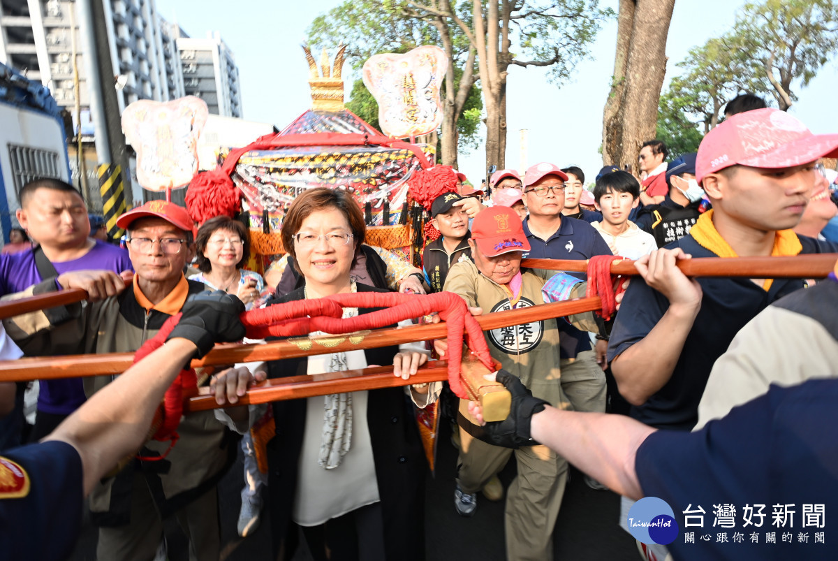 雙媽熱潮延續　大甲媽祖駐駕彰化萬人隨行祈福